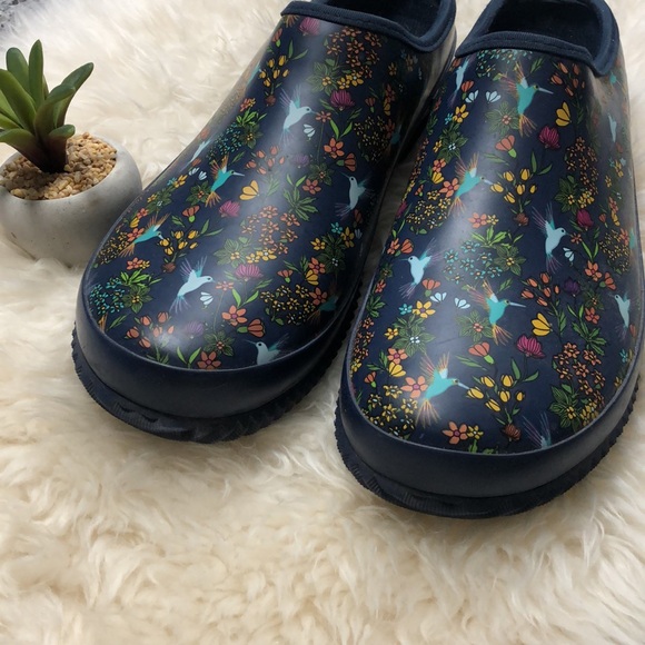 WesternChief Hummingbirds CLOGS-Navy EUC - Picture 2 of 8